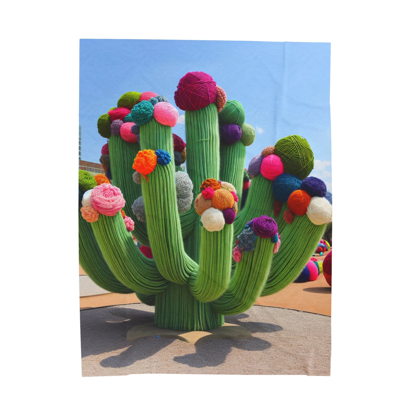 « Cactus remplis de fil dans le ciel » - La couverture en peluche Alien Velveteen Yarn Bombing (Fiber Art) Style