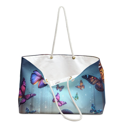 "Bosque Crepuscular: Mariposas revoloteando y hongos imponentes" - The Alien Weekender Bag