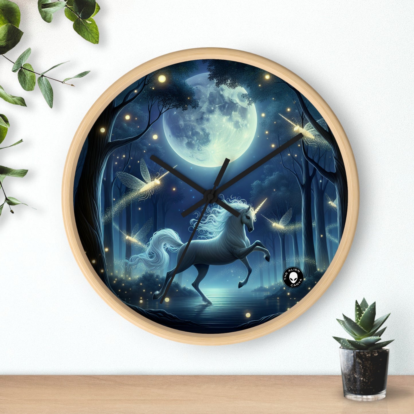 "Bosque encantado iluminado por la luna": el reloj de pared alienígena