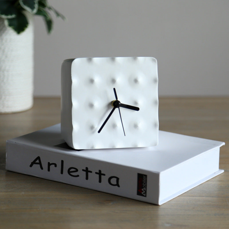 Horloge de colline de Style minimaliste nordique, ornements artisanaux carrés en résine, fournitures de décoration douce pour salle modèle de maison