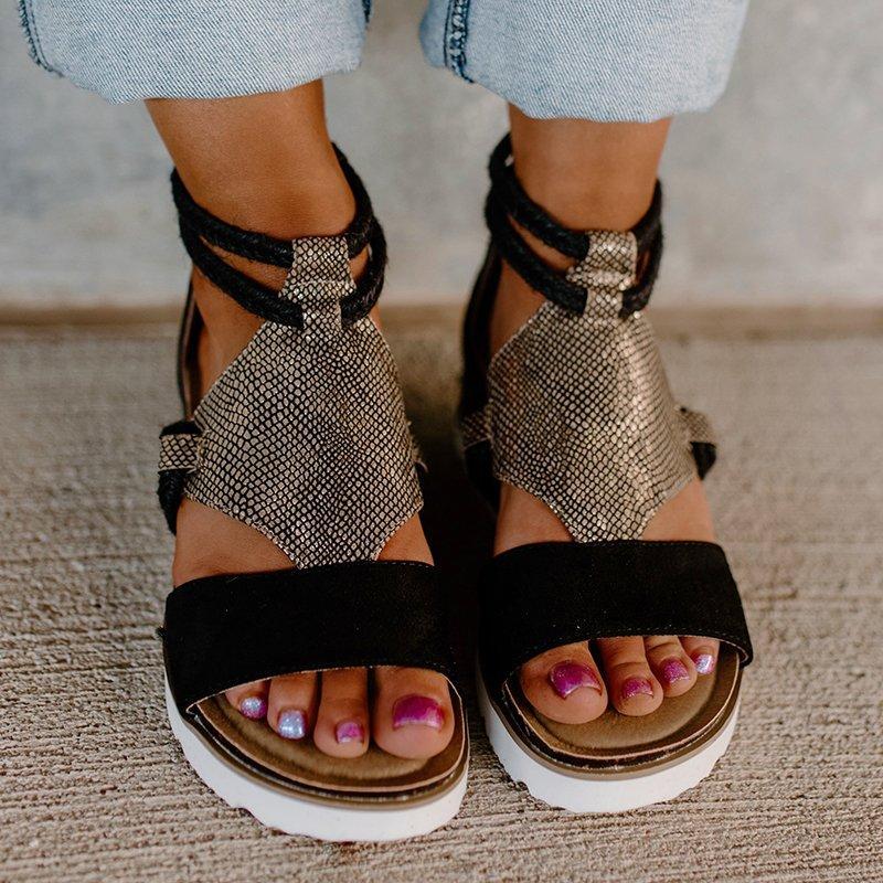 Sandalias de mujer con costuras y estampado de leopardo grandes.