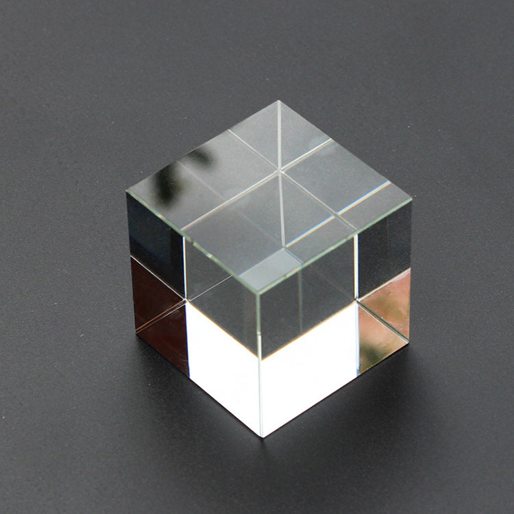 Cube en verre de cristal transparent Cube de cristal d'embryon blanc