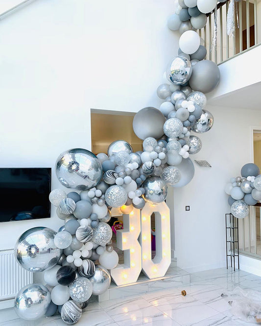 Décoration de mariage, ouverture de chaîne de ballons irrégulière