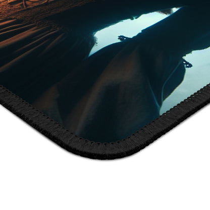 "Listo para la batalla en el bosque retorcido" - The Alien Gaming Mouse Pad Estilo de arte gótico