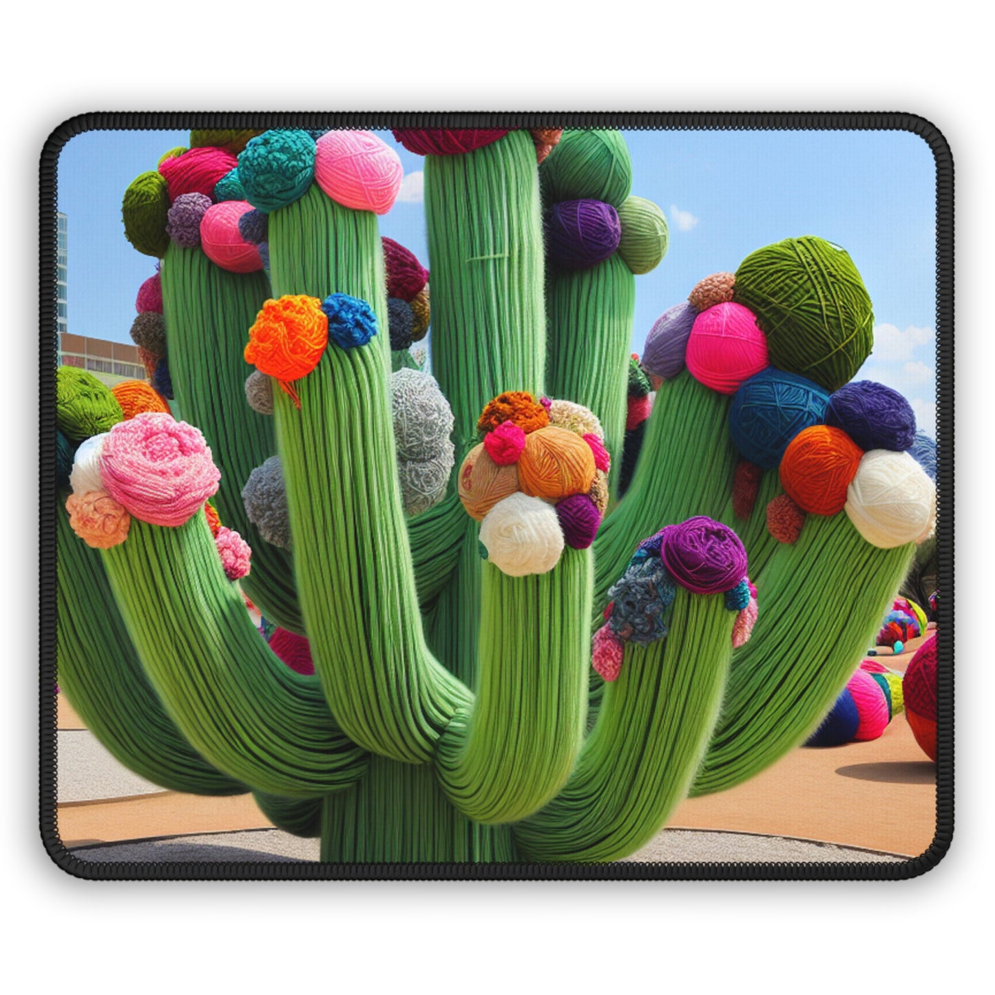 "Cactus remplis de fil dans le ciel" - Le tapis de souris Alien Gaming Yarn Bombing (Fiber Art) Style