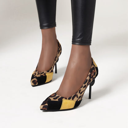 Tacones de aguja empalmados con estampado de leopardo sexy