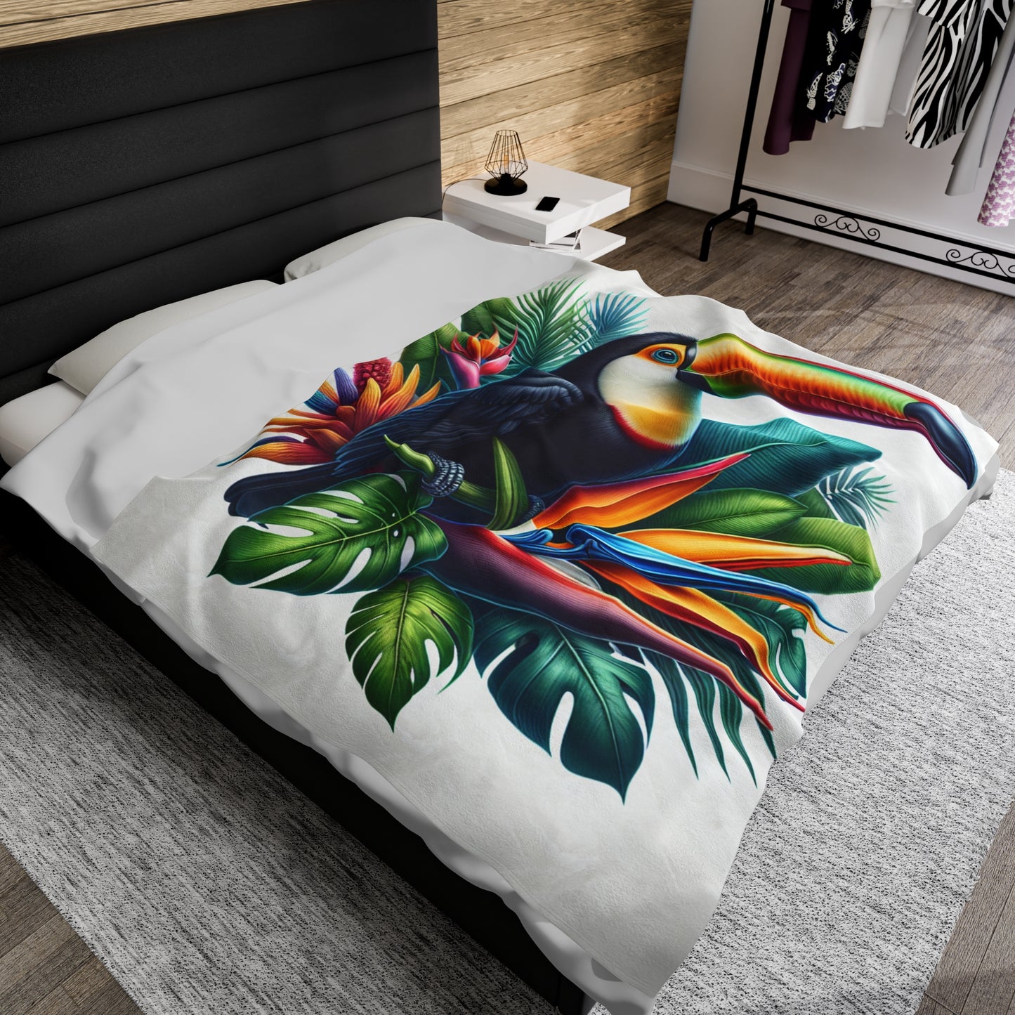 "Toucan sur une fleur tropicale" - La couverture en peluche Alien Velveteen style hyperréaliste