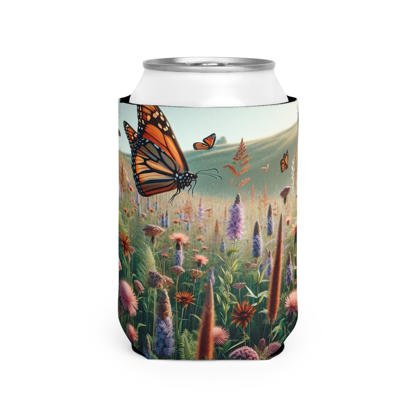 "Una monarca en una pradera de flores silvestres" - Estilo realista de la funda Alien Can Cooler