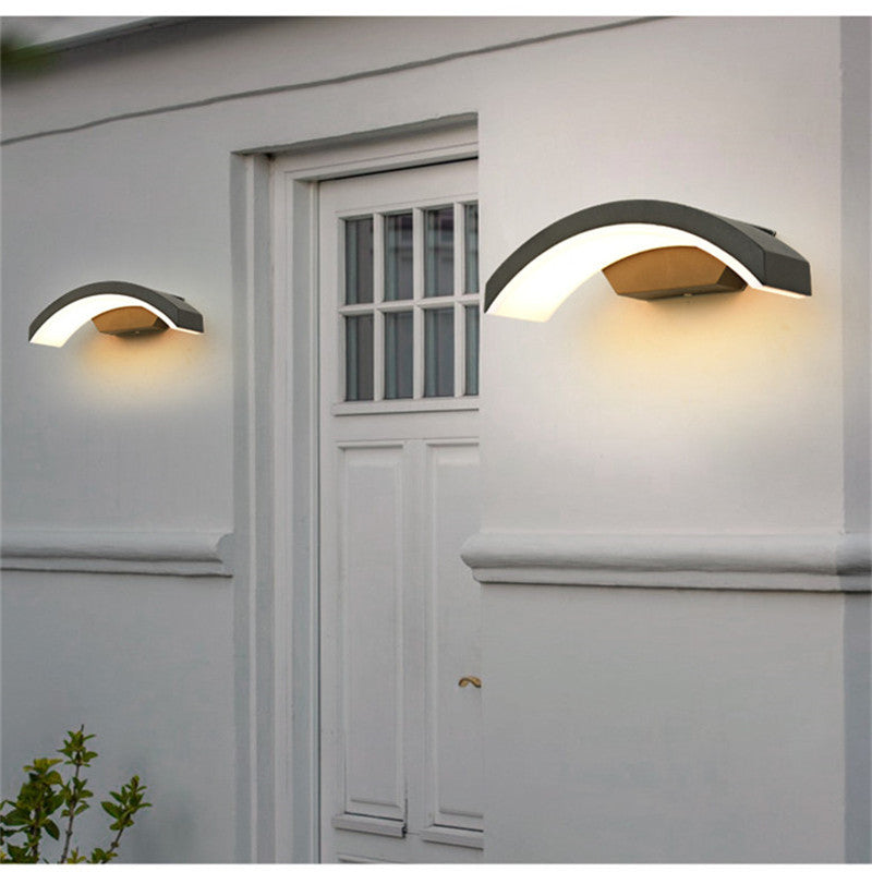 Outdoor eaves wall lamp