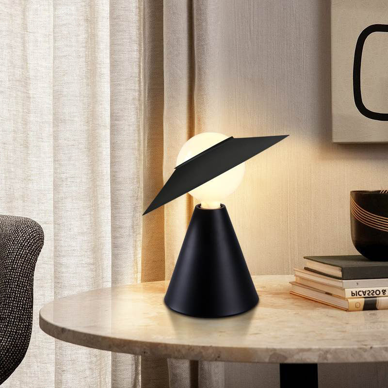 Lampe en verre chapeau de paille étude et décoration de chambre à coucher