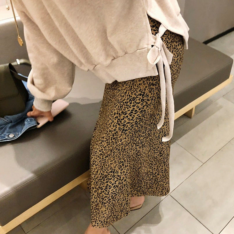 Falda midi con estampado de leopardo y cintura alta