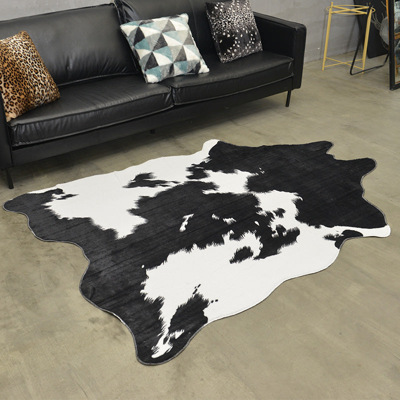 Grand tapis entier formé de vache noire avec le modèle animal d'imitation