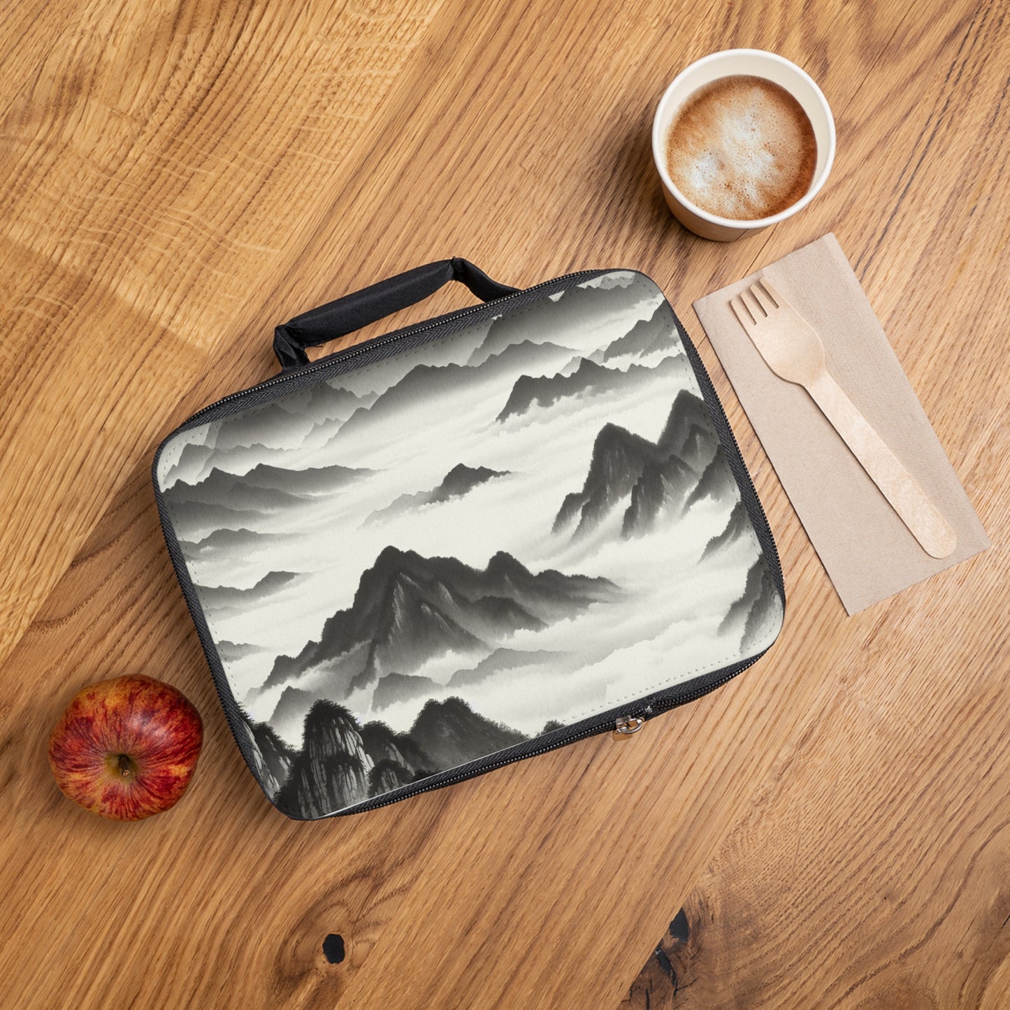 "Misty Peaks in the Fog" - Le style de peinture à l'encre du sac à lunch Alien