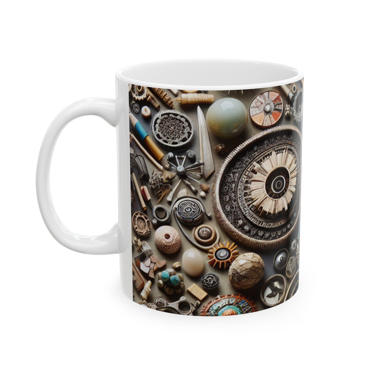 "Tapisserie de la nature : Art d'assemblage avec des objets trouvés" - La tasse en céramique Alien 11oz Assemblage Art