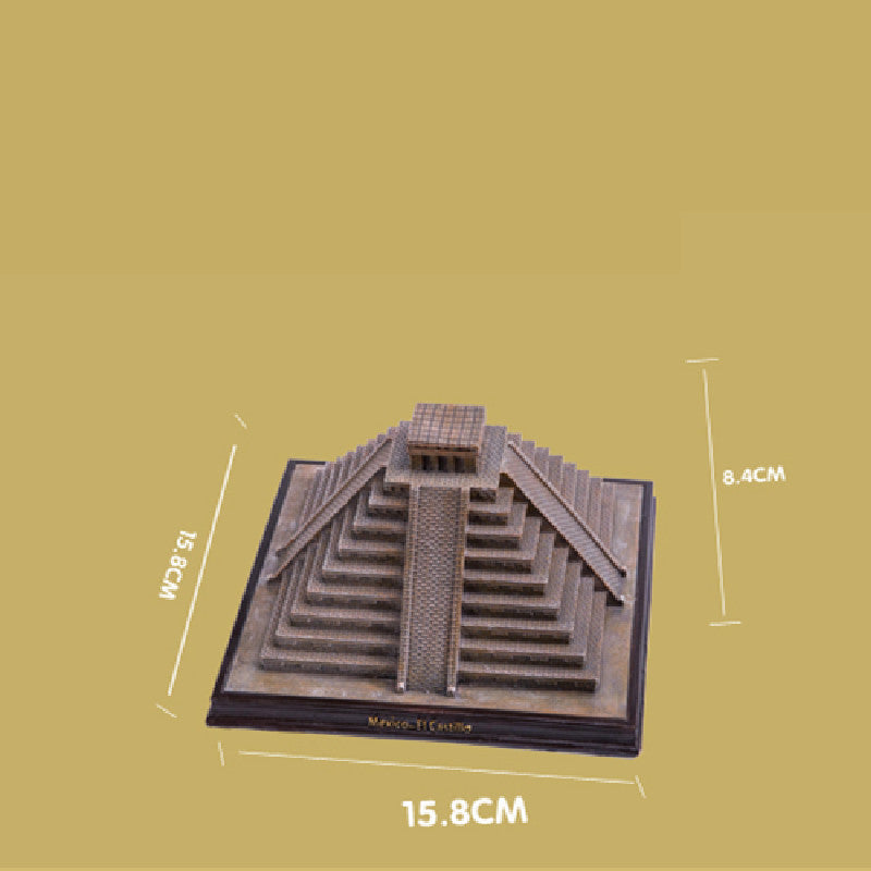 Ornement de maison artisanal en résine pyramidale