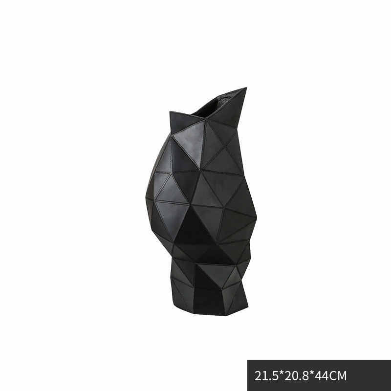 Vase en cuir triangulaire abstrait en résine simple et moderne