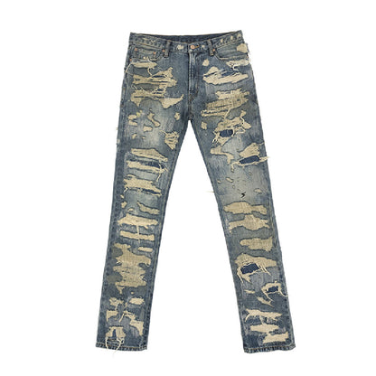 Vieux jeans avec des trous dans High Street