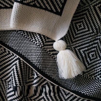 Retro Single Lunch Break Black And White Geometric Knit Blanket