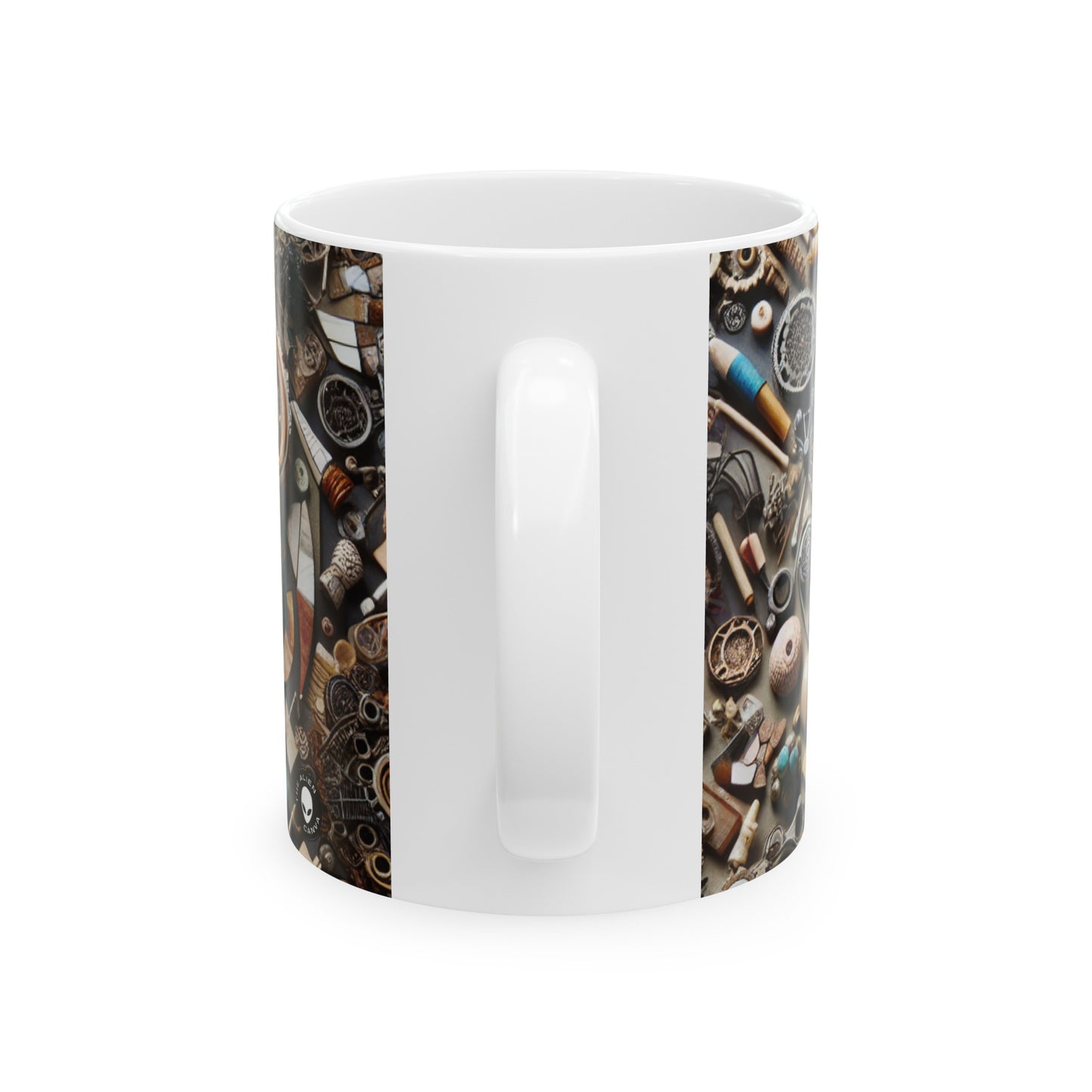 "Tapisserie de la nature : Art d'assemblage avec des objets trouvés" - La tasse en céramique Alien 11oz Assemblage Art