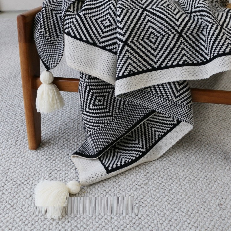 Retro Single Lunch Break Black And White Geometric Knit Blanket