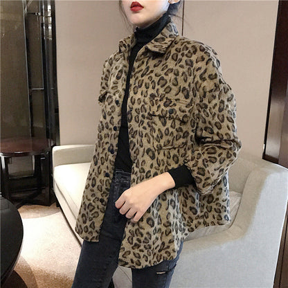 Camisa holgada con estampado de leopardo