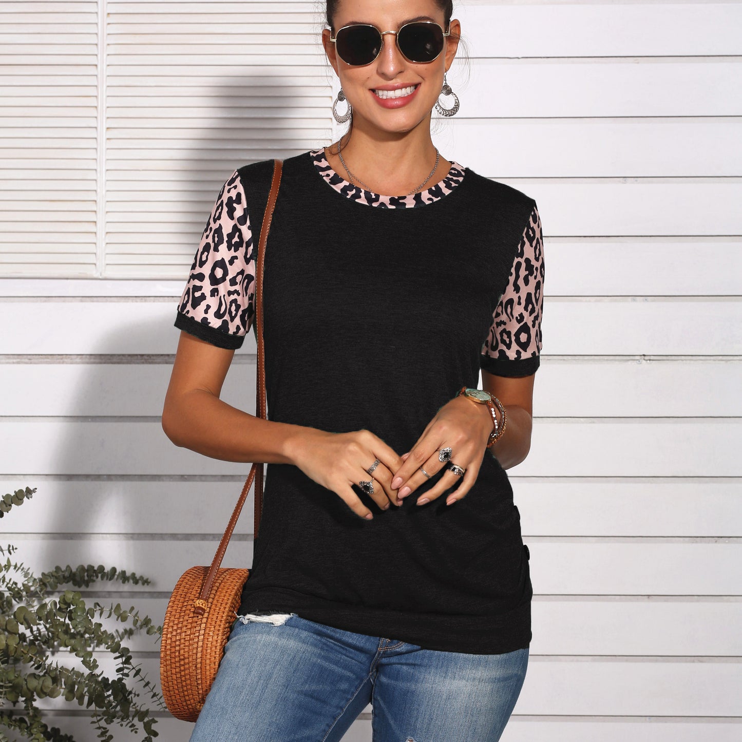 Camiseta cuello redondo estampado leopardo