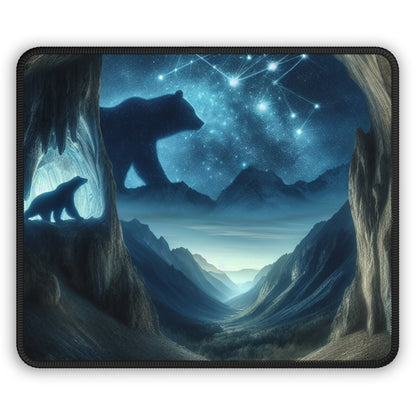 "L'ours et l'équilibre cosmique" - Le style de peinture rupestre du tapis de souris Alien Gaming