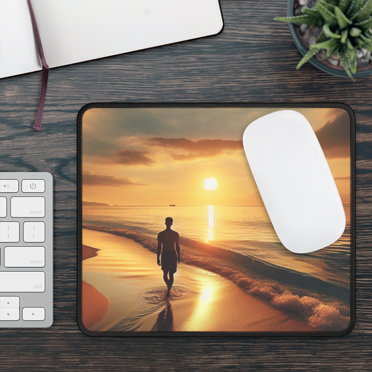 "Un paseo por la playa al atardecer" - The Alien Gaming Mouse Pad Estilo fotorrealista