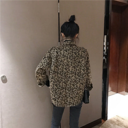 Camisa holgada con estampado de leopardo