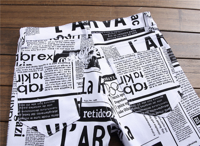 Jeans hombre finos letras estampadas blancas