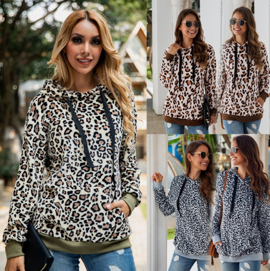 Sudadera con capucha y bolsillo con estampado de leopardo