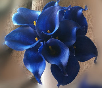 Decoración de boda con flores de tacto real de PU de alcatraces azul marino