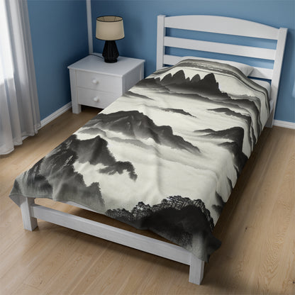 "Misty Peaks in the Fog" - The Alien Velveteen Couverture en peluche Style peinture à l'encre