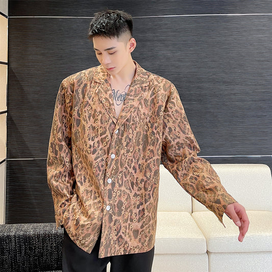 camisa de cuello de traje con estampado de leopardo de malla de encaje solapa de hombre