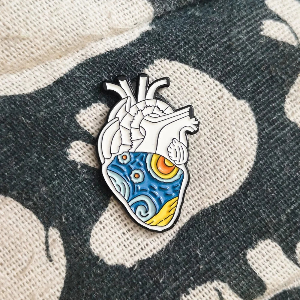 Van Gogh Starry Sky Anatomical Heart Enamel pins Organ Medical Art Artist Brooches Heart Badge Brooches Lapel Pin for men women