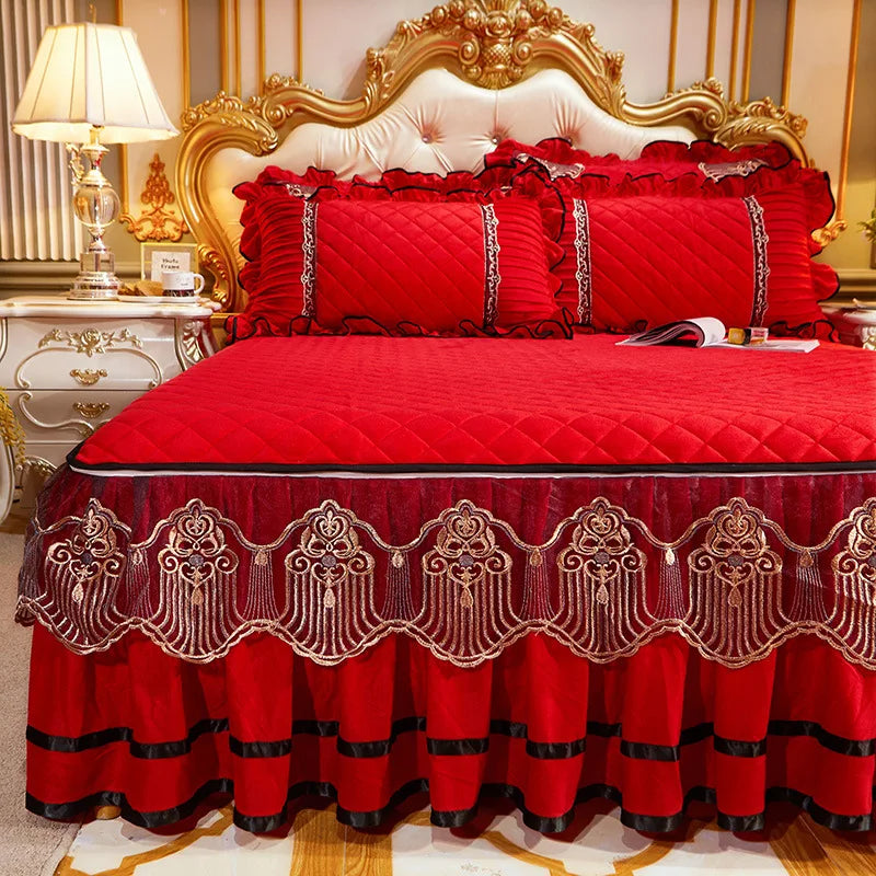 Ropa de cama de Boda de Princesa de terciopelo de cristal rojo, colchas suaves gruesas, falda de cama bordada con encaje, Funda de colchón, fundas de almohada