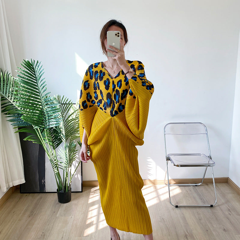 Robe plissée à imprimé léopard assortie aux couleurs