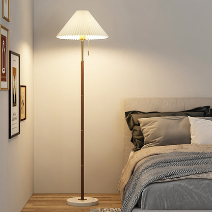 Lámpara de pie plisada Simple de grano de madera de lujo, luz Retro, lámpara de pie para dormitorio, mesita de noche, sofá, estudio