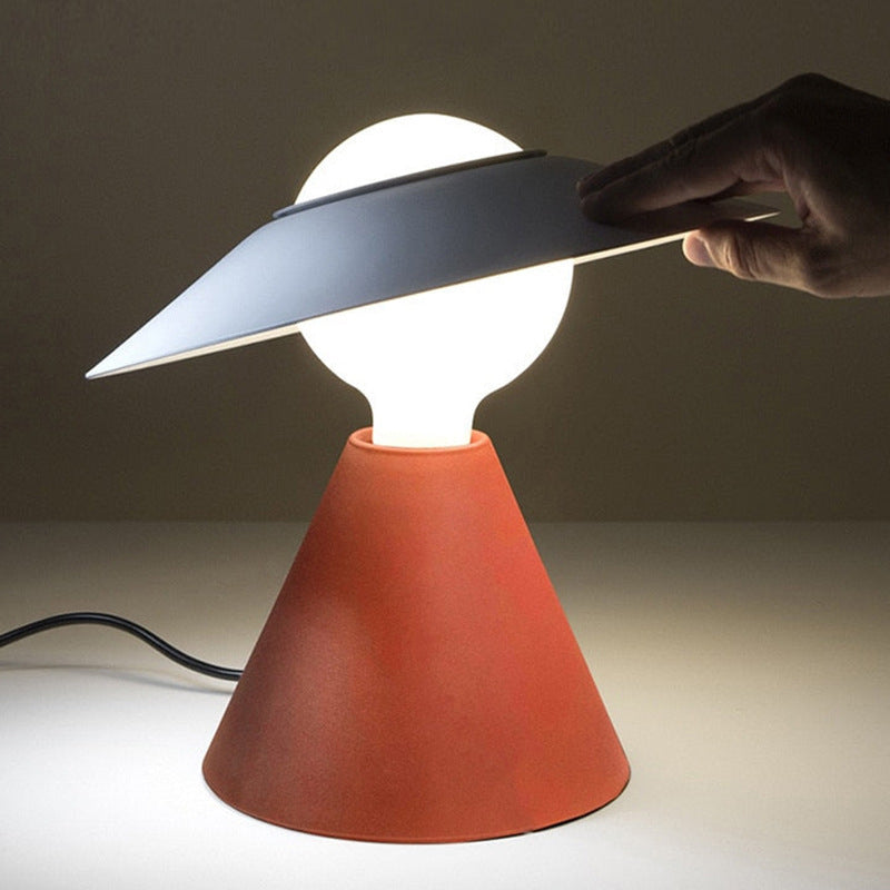 Lampe en verre chapeau de paille étude et décoration de chambre à coucher